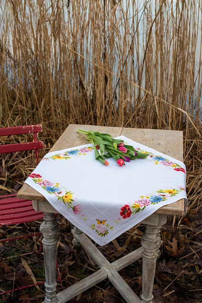 PN-0183789 Набор для вышивания крестом (салфетка) Vervaco Colourful flowers 80х80, Красочные цветы. Catalog. Kits