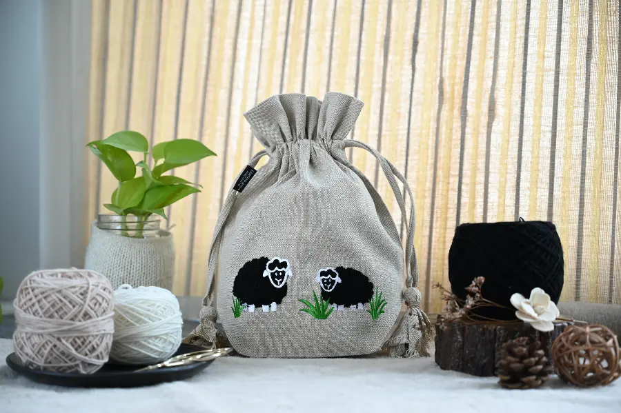 350696 Сумка натурального цвета с черными овцами Lantern Moon KnitPro. Catalog. Knitting. KnitPro accessories