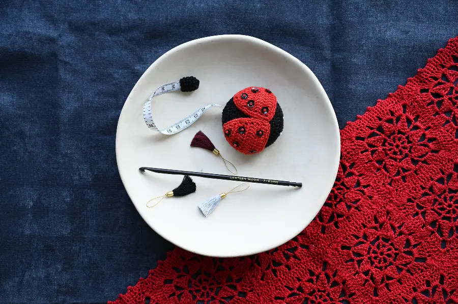 350636 Рулетка "Божья коровка" с сантиметровой и дюймовой шкалой, 150см, Lantern Moon KnitPro. Catalog. Knitting. KnitPro accessories