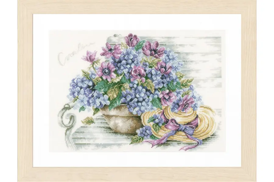 PN-0167812 Набор для вышивки крестом LanArte Hydrangea on a Bench "Гортензия на скамейке". Catalog. Kits